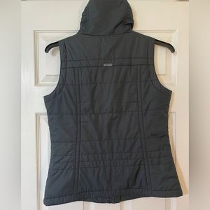 Columbia women’s fitted vest size M.
